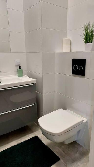 شقة Uroczy Apartament Blisko Centrum Warszawy وارسو المظهر الخارجي الصورة